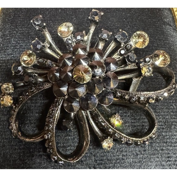 The Unbranded Brand Jewelry - Vintage Rhinestone Starburst Flower Statement Brooch Black Champagne